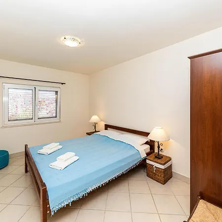 Apartment 1 Bedroom Awesome In *