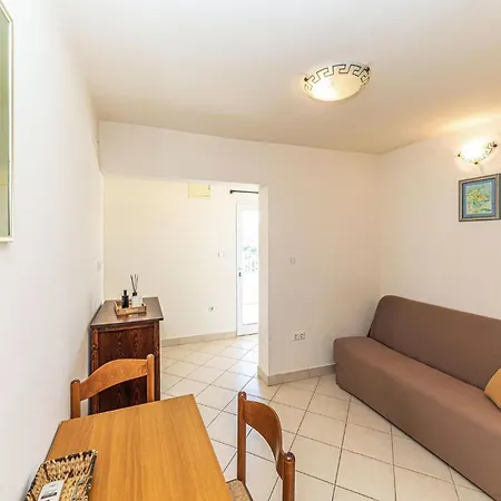1 Bedroom Awesome In Apartment Poljica (Hvar)