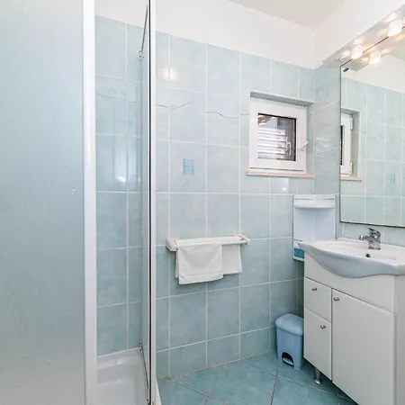 1 Bedroom Awesome In Apartment *