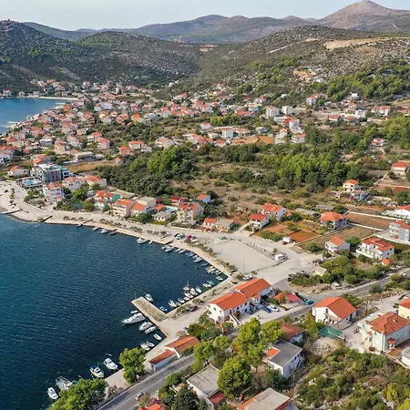 Apartment 1 Bedroom Awesome In Poljica (Hvar)